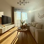 Apartino - Free Parking, Balcony, Easy Access, Metro Station, Nespresso, Netflix Apartman