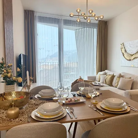 Διαμέρισμα Apartino - Free Parking, Balcony, Easy Access, Metro Station, Nespresso, Netflix Πράγα