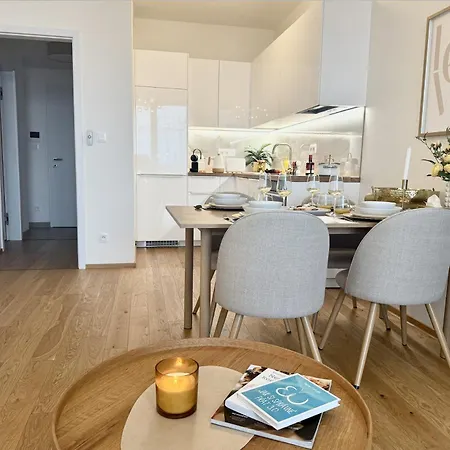 Apartino - Free Parking, Balcony, Easy Access, Metro Station, Nespresso, Netflix Praga