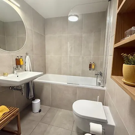 Apartino - Free Parking, Balcony, Easy Access, Metro Station, Nespresso, Netflix Apartament Praga