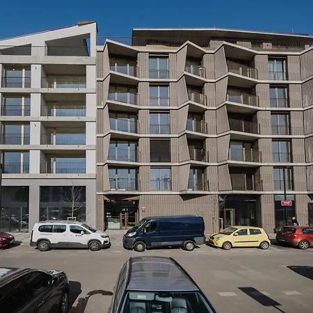 Apartino - Free Parking, Balcony, Easy Access, Metro Station, Nespresso, Netflix Praha