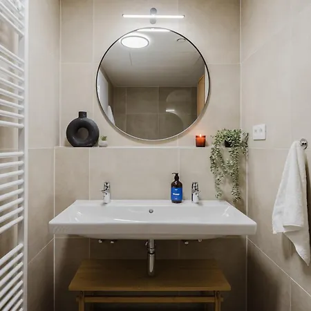 Apartino - Free Parking, Balcony, Easy Access, Metro Station, Nespresso, Netflix 公寓