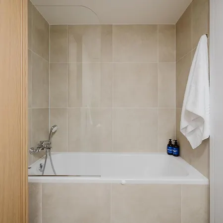 Apartino - Free Parking, Balcony, Easy Access, Metro Station, Nespresso, Netflix Apartment