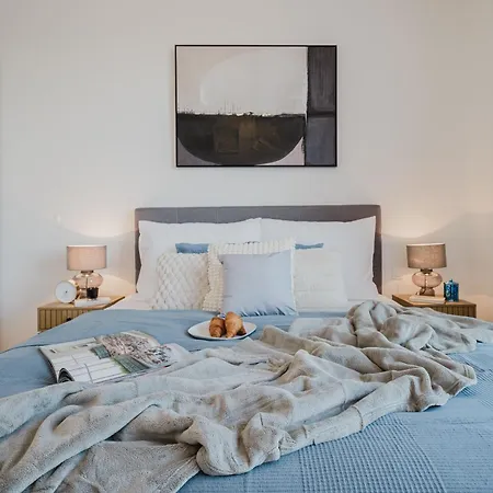 Apartino - Free Parking, Balcony, Easy Access, Metro Station, Nespresso, Netflix