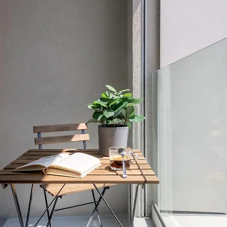 Apartino - Free Parking, Balcony, Easy Access, Metro Station, Nespresso, Netflix