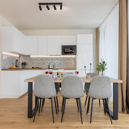 Apartino - Free Parking, Balcony, Easy Access, Metro Station, Nespresso, Netflix 布拉格