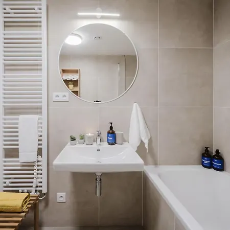 Apartino - Free Parking, Balcony, Easy Access, Metro Station, Nespresso, Netflix *