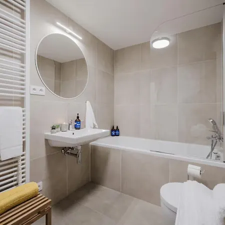 Apartino - Free Parking, Balcony, Easy Access, Metro Station, Nespresso, Netflix Apartamento Praga
